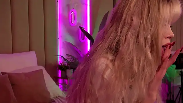 BellaSecrett live sex cam