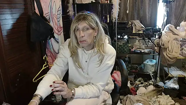 Ombeline1 live sex cam