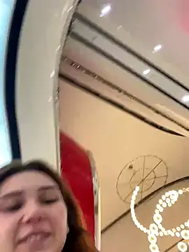 QuitieLia live sex cam