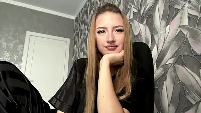 HollyCroker live sex cam