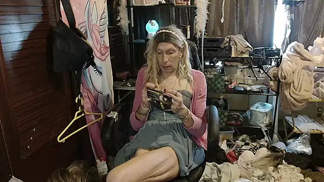 Ombeline1 live sex cam