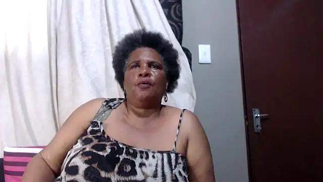 GrandBustyMelon live sex cam