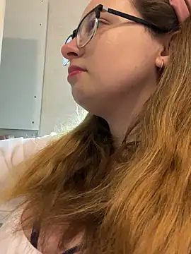 DienkaGreen live sex cam