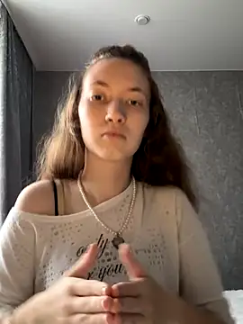 Holy_Poly live sex cam