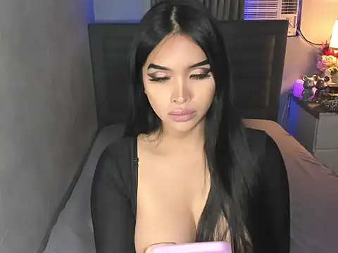 PrettyYoungHugeCockTS live sex cam