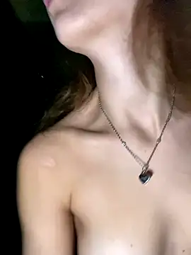 QuitieLia live sex cam