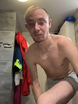 Crevette311 live sex cam