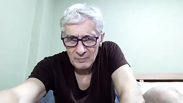 BIGUNCUTHARDCOCK live sex cam