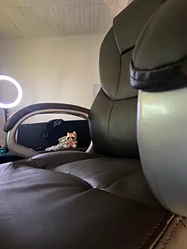 aly_golden_ live sex cam