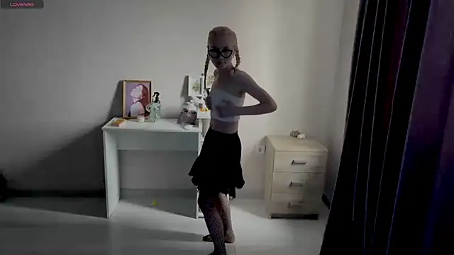 TwinedPeril live sex cam