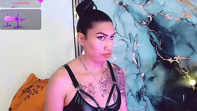 khiara_moretti live sex cam