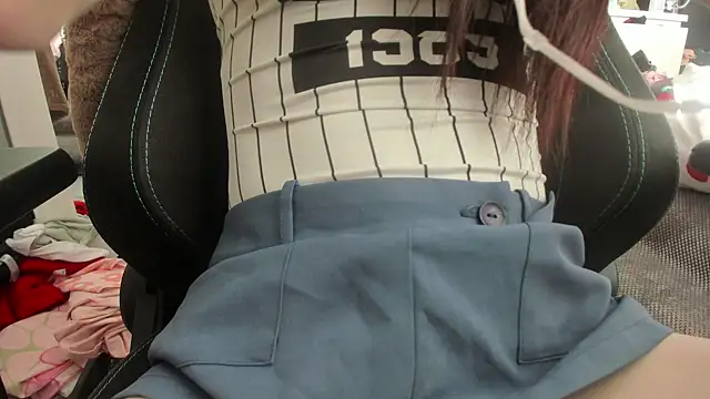 TinyFemmboy live sex cam