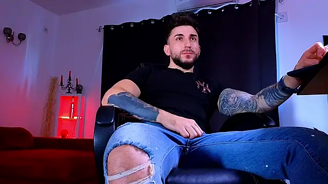 MightyAaron66 live sex cam