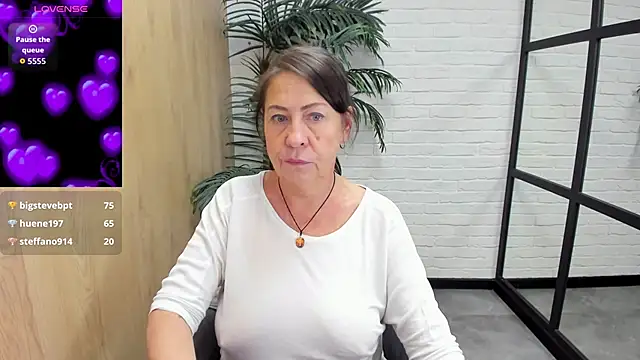 LindaPassionate live sex cam