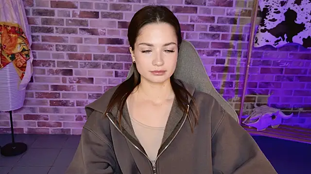 KiraVair live sex cam