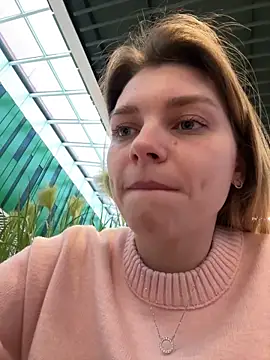 ValenciaShock live sex cam