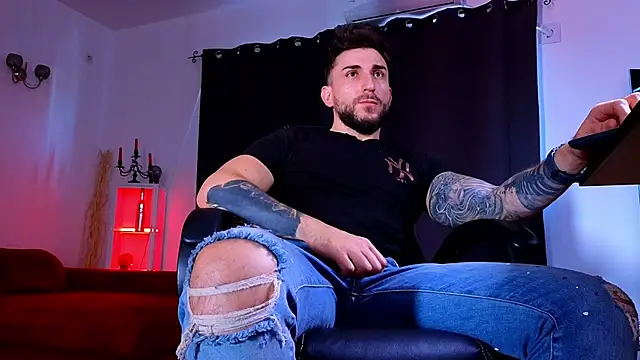 MightyAaron66 live sex cam