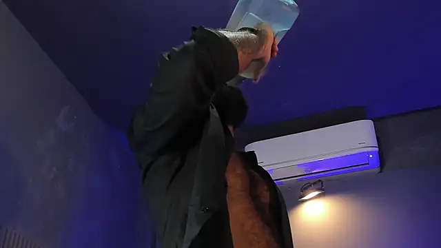 BeardAndrew live sex cam