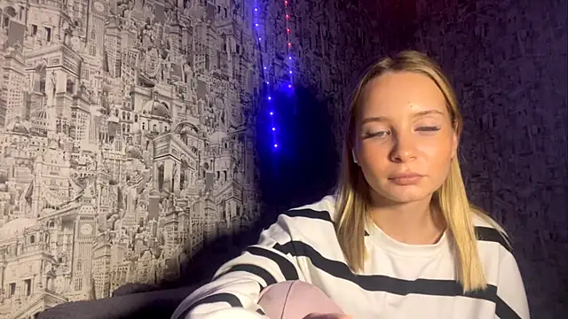 SophieLorein live sex cam