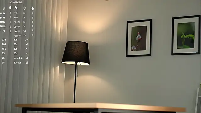 ZitaCring live sex cam