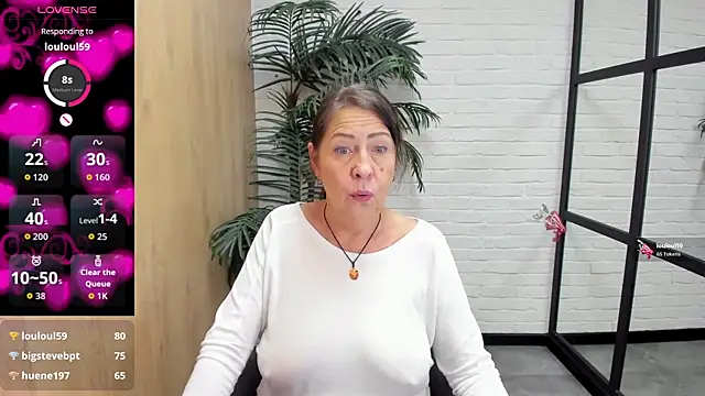 LindaPassionate live sex cam