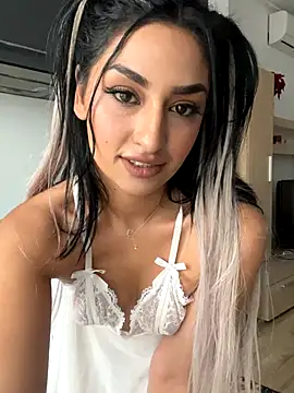 Mia_spicyy live sex cam