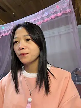 Thaocutee live sex cam