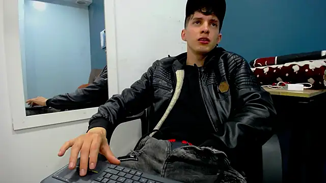 Jheampiiero live sex cam