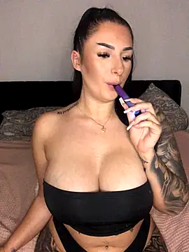 Mia-Bremer live sex cam
