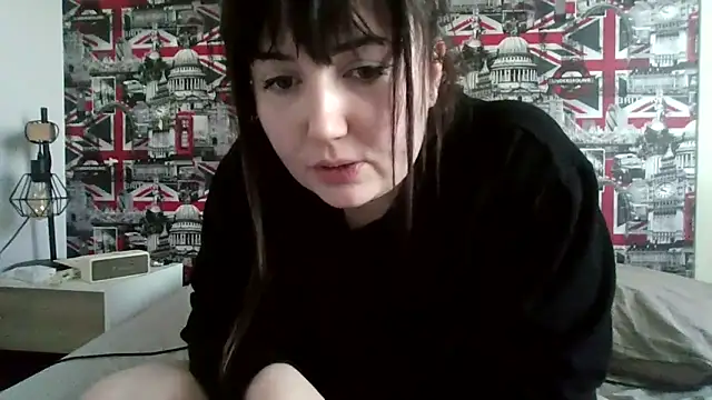 Lynylou live sex cam