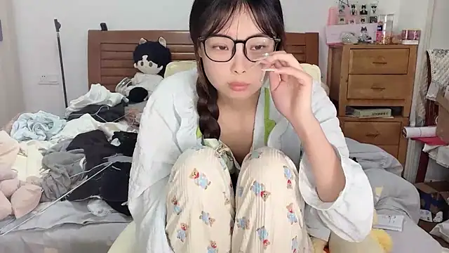 Akong11 live sex cam