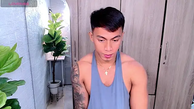 PinooyMilker live sex cam