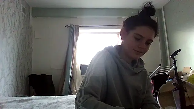 Camwithchlox live sex cam