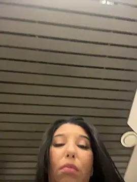 Tisha_Busty live sex cam