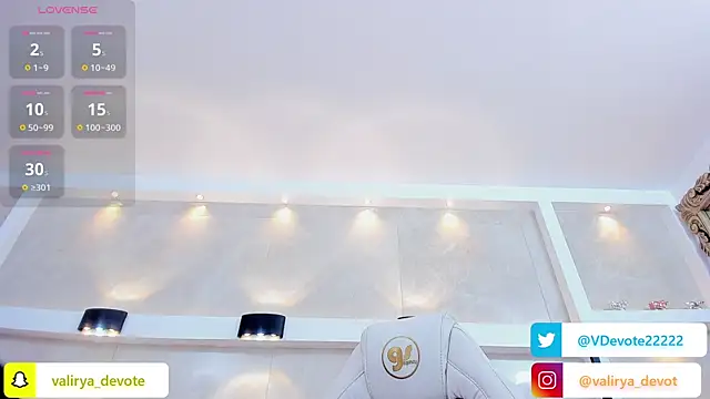 valirya_devote live sex cam