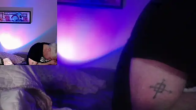 Snarfle82 live sex cam