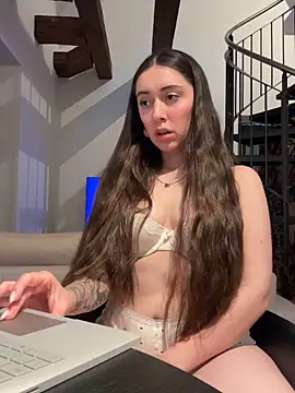 emiliasommer live sex cam