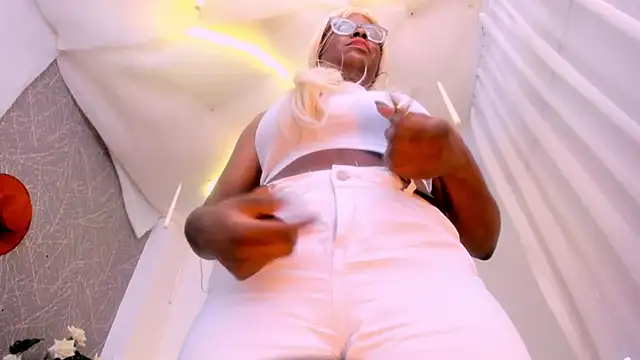 LolaJenkinss live sex cam