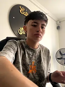 nico_18x live sex cam