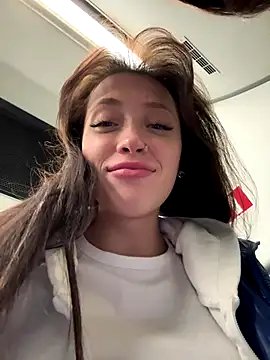 SnappyHappy live sex cam