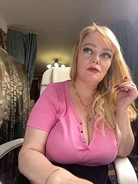 Sweet-blonde live sex cam