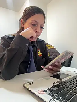 Emily-7_ live sex cam