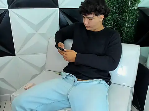 Dani_cumboy live sex cam