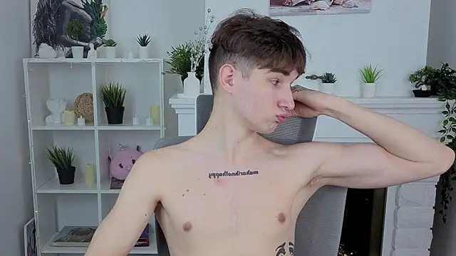 Maxwellchiik live sex cam