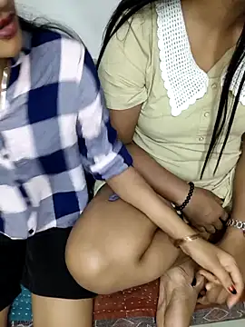 Unique_MomandDaughterrs live sex cam