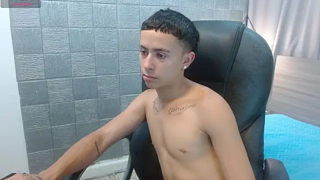 Xavii18 live sex cam