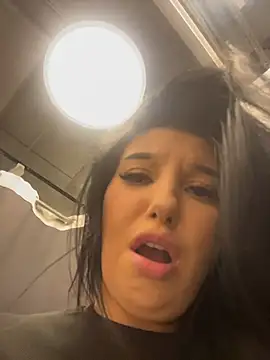 Tisha_Busty live sex cam