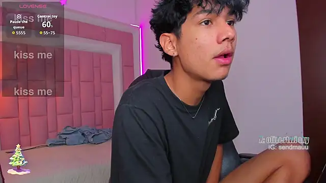OliverTwinky live sex cam