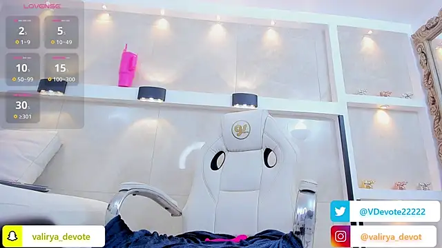 valirya_devote live sex cam