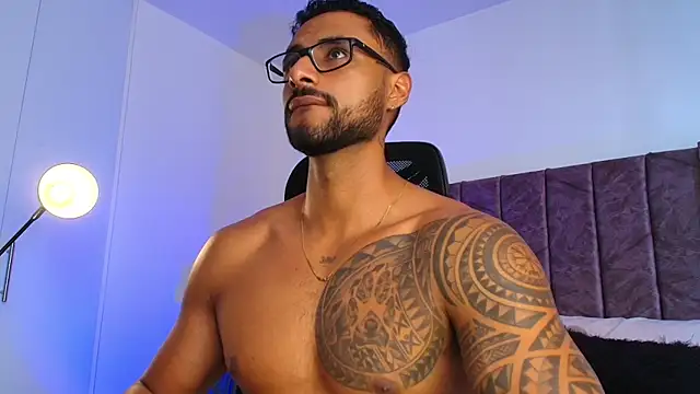 LiamGarcia1 live sex cam